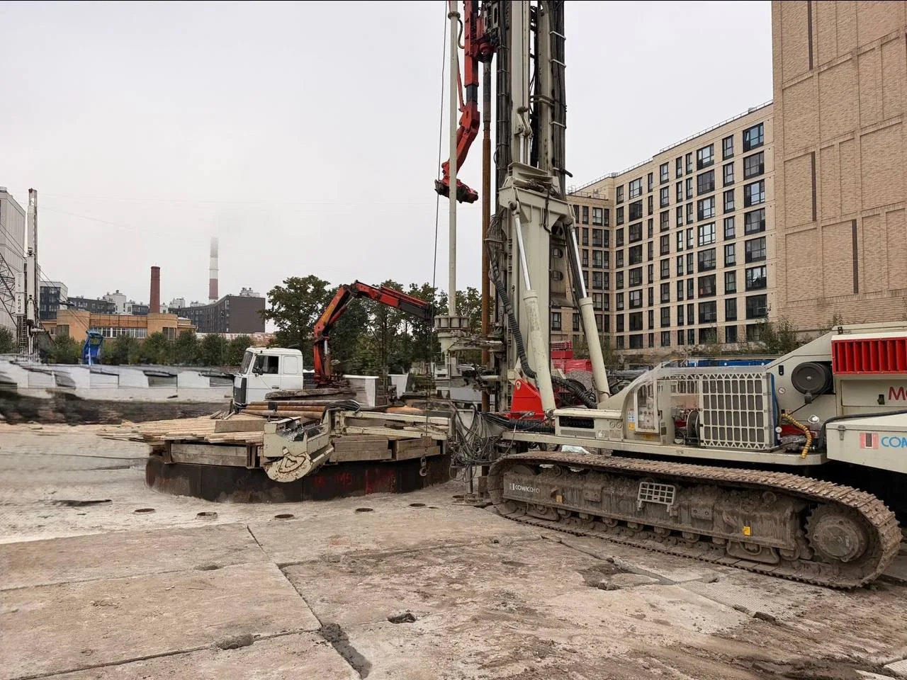 👷🏻‍♂ На будущей шахте для строительства станции «Боровая» начинают бурить скважины дл...