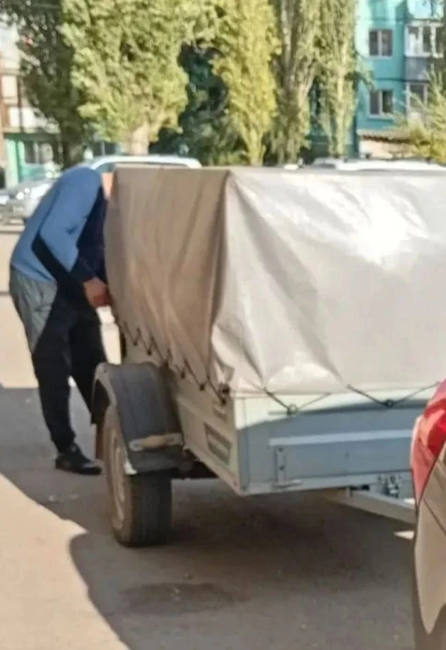 В 98 полк с бойцами отправлены маскировочные сети, 15 штук, изготовленные руками женщин...