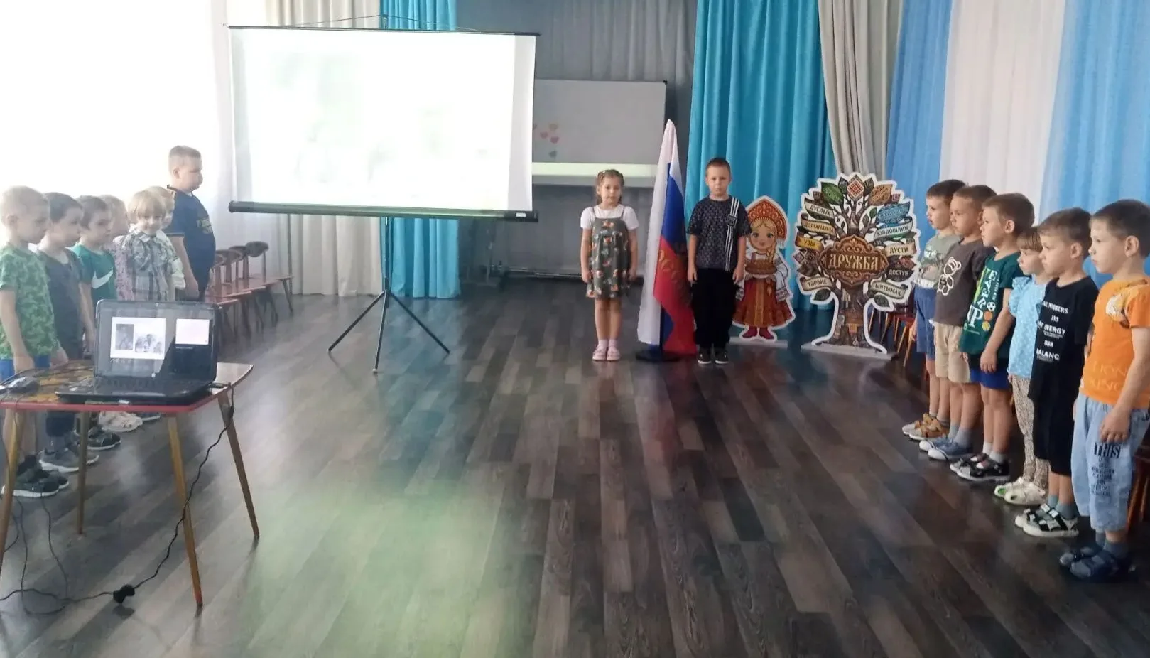 Понедельник у ребят  в нашем детском саду  начался с «Разговоров о важном» и традиционн...