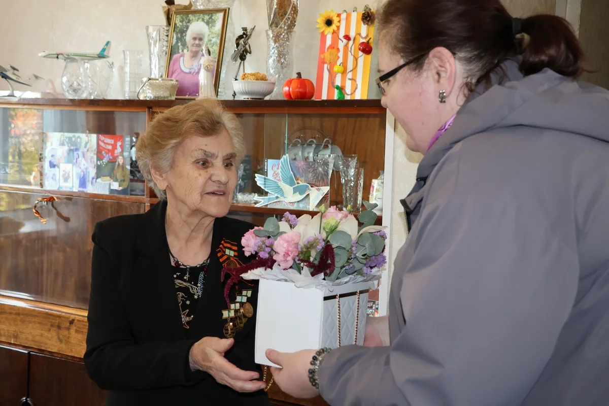 📸 Жительница блокадного Ленинграда отметила 88-летие, Фоторепортаж​