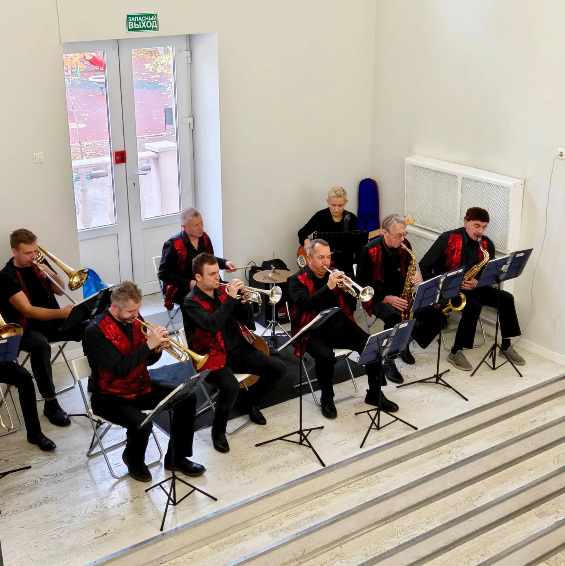 Медь звучит — ноги сами идут в пляс 🎺