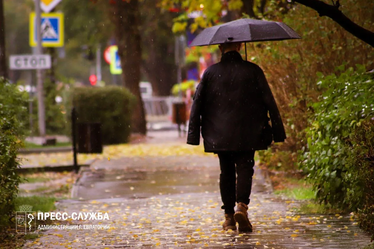 ☔️Дожди, грозы и сильный ветер: в Крыму на два дня объявили экстренное предупреждение