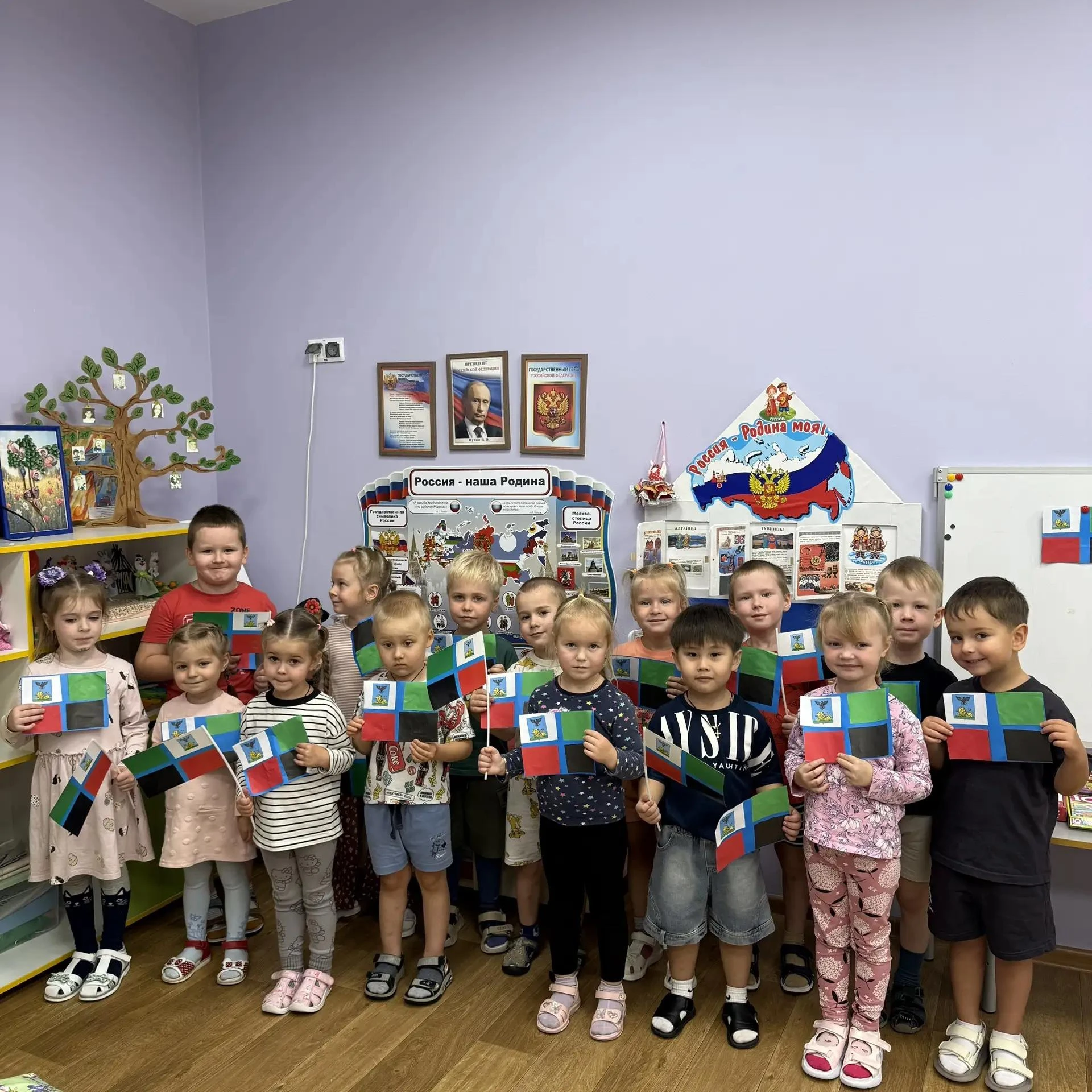 Символ малой родины в маленьких ладошках!