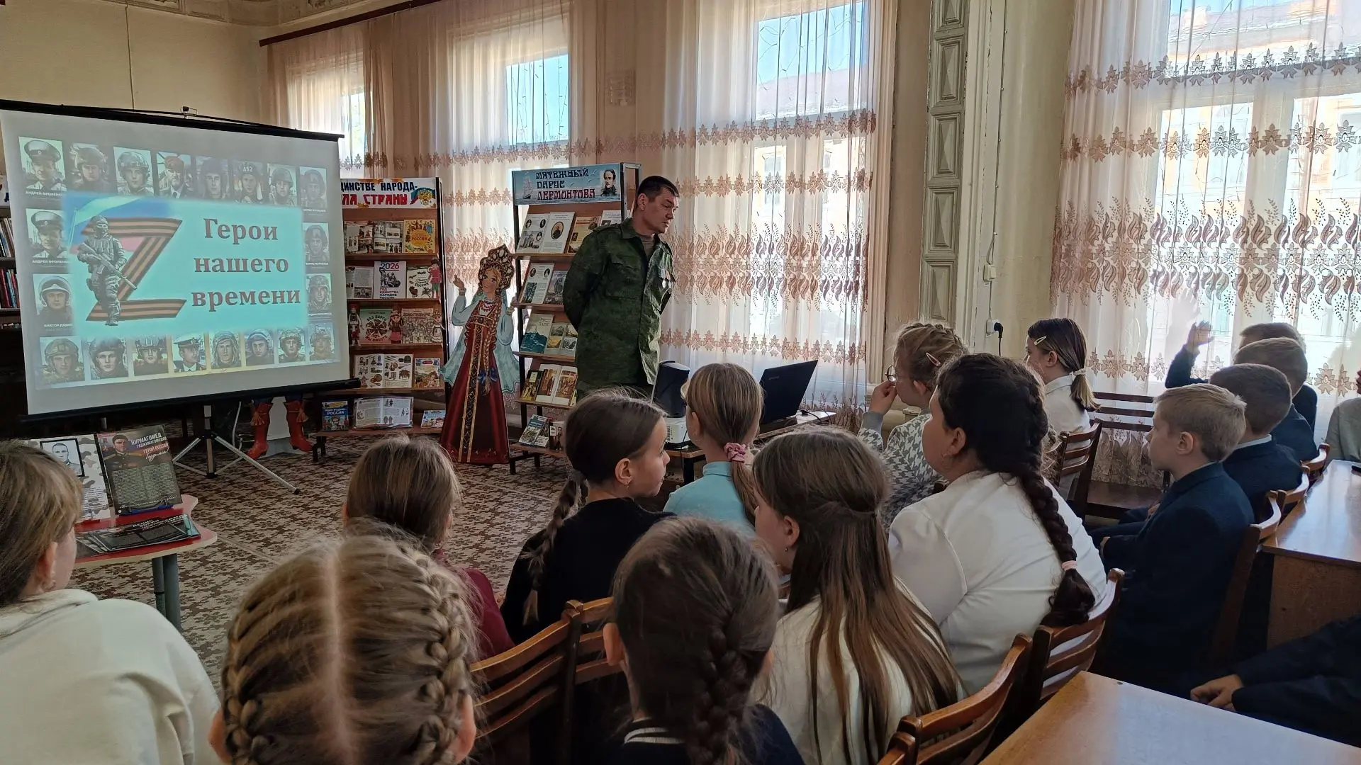 В Тетюшах в Детской библиотеке прошёл устный журнал «Героические имена в истории моего ...