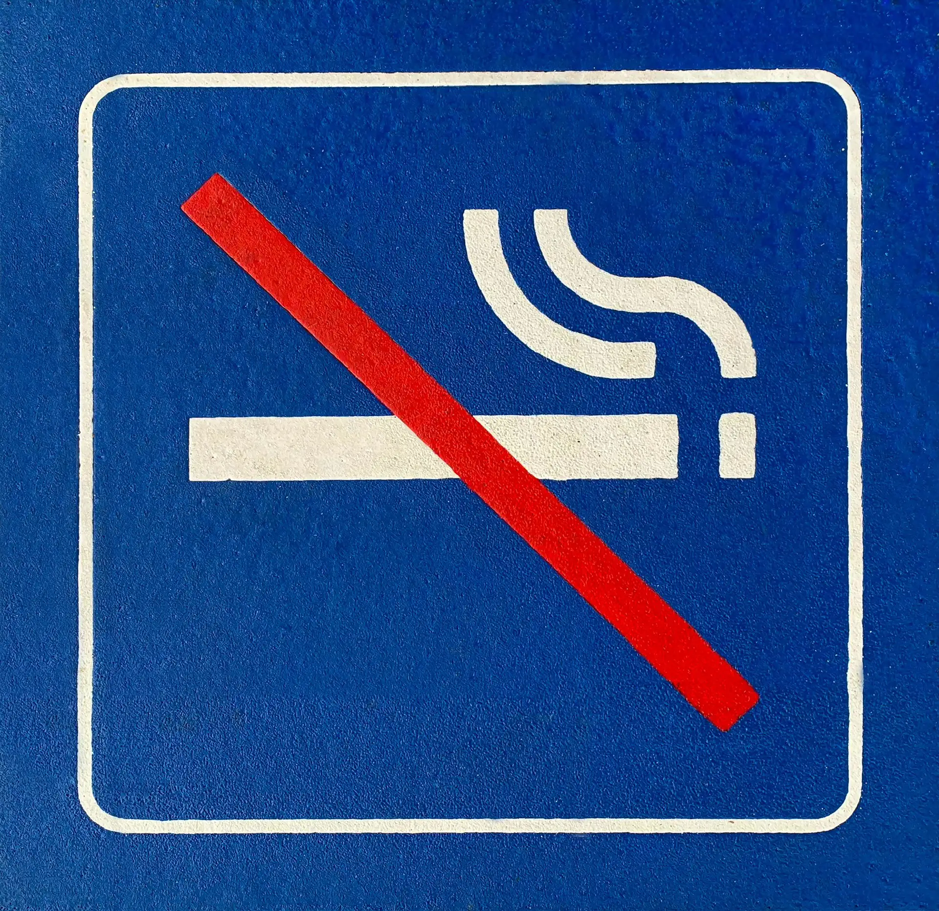🚭В России предложили ввести полный запрет на вейпы для целого поколения