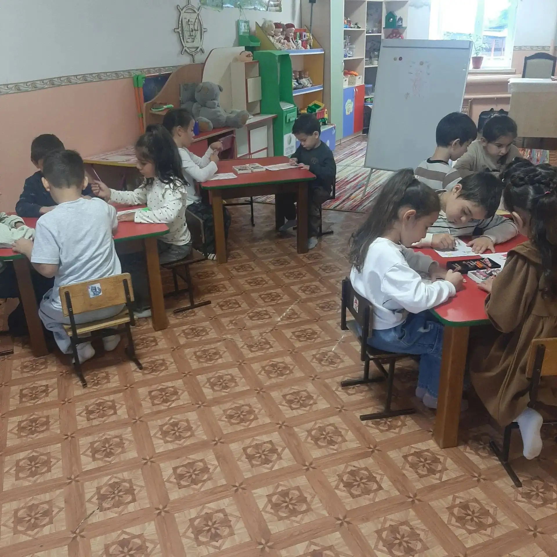 Художественно- эстетическое развитие (рисование). Тема: "Как мы играли в подвижную игру...