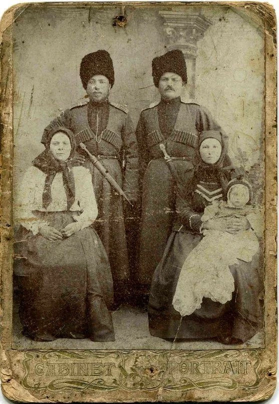Терские казаки. Приказный и старший урядник 1-го Кизляро-Гребенского полка Терского каз...