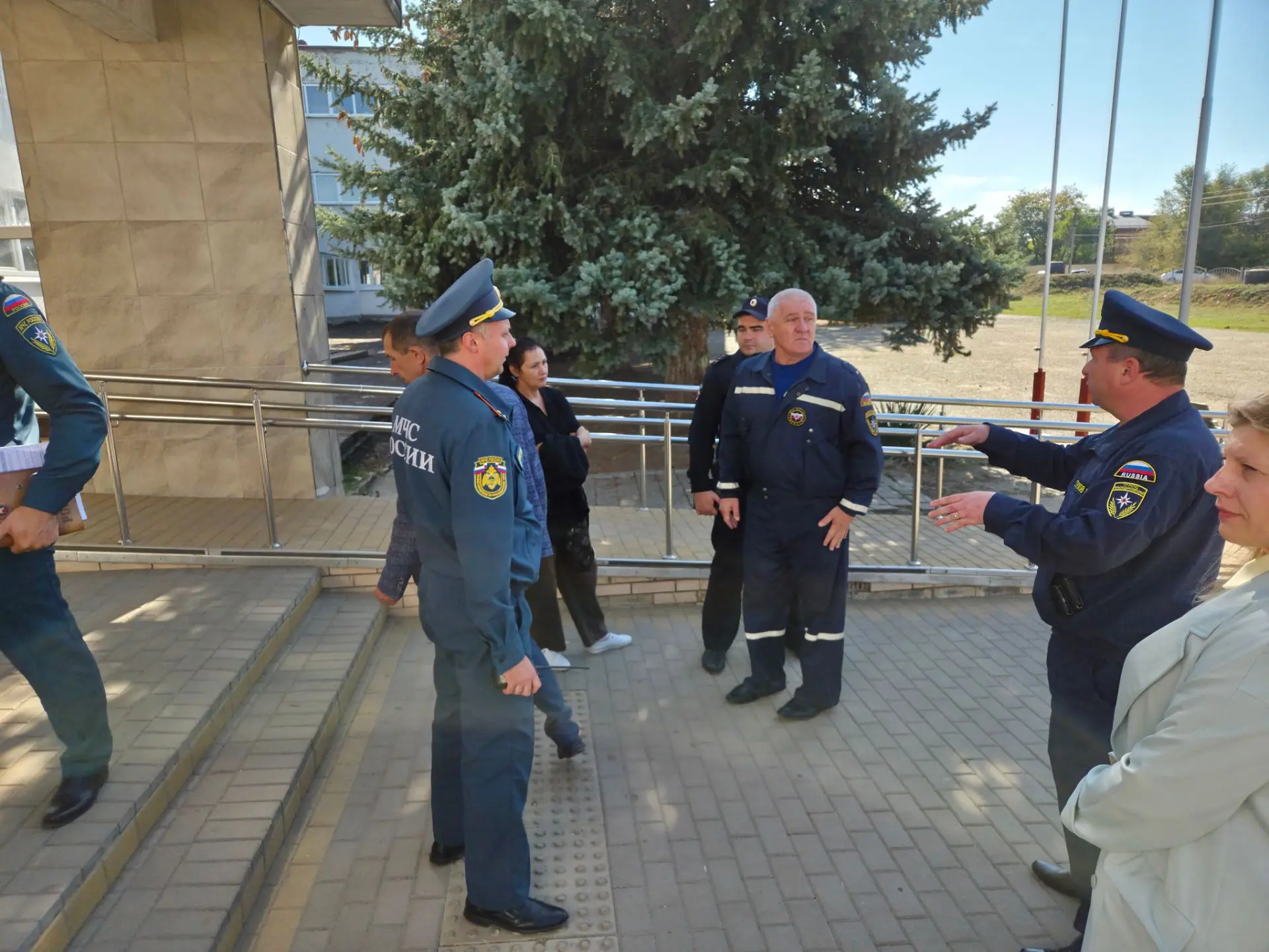 Сегодня в образовательных организациях продолжились мероприятия по отработке действий в...
