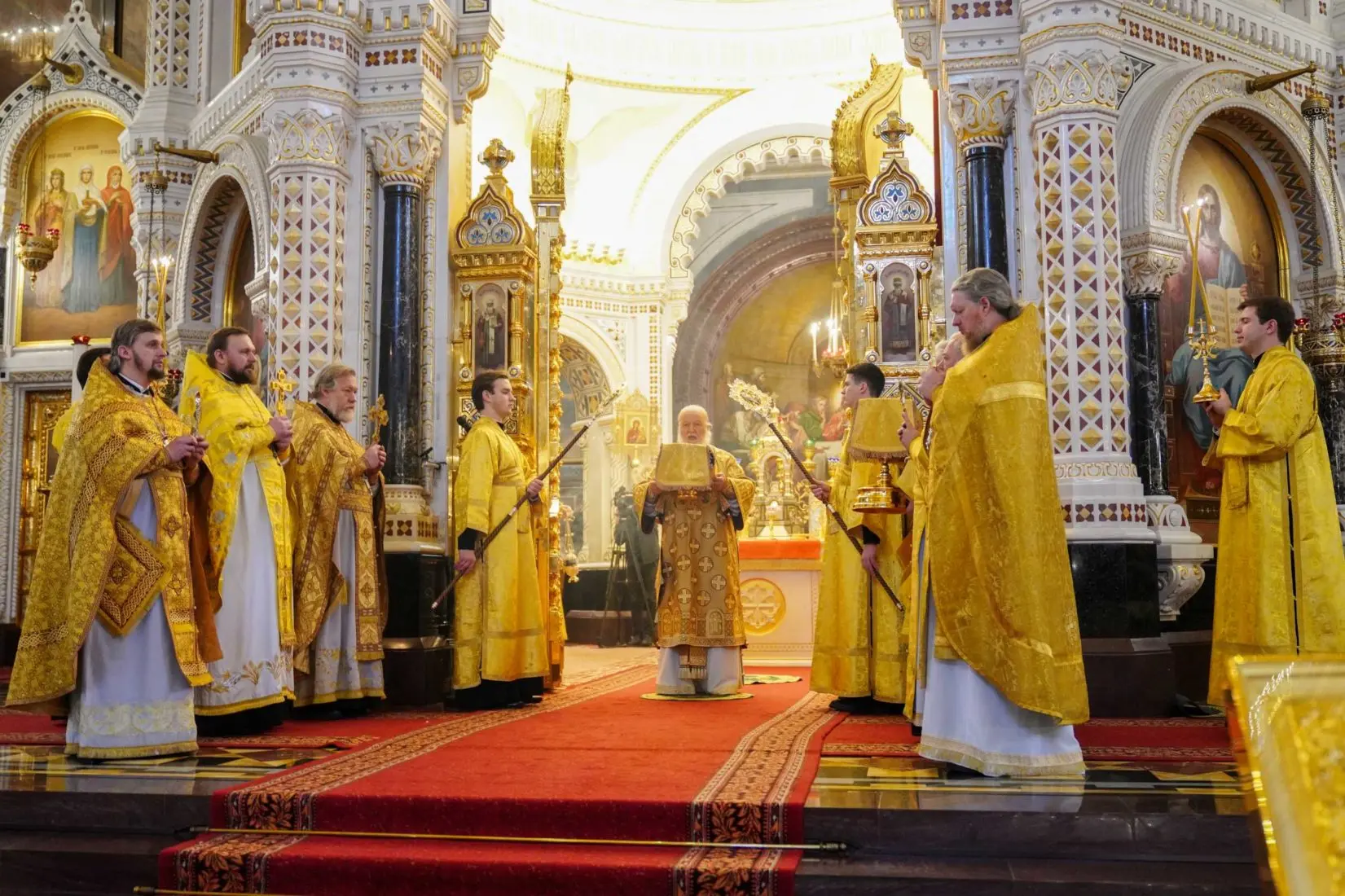 ✝️ ЛИТУРГИЯ ДЛЯ ГЛУХИХ В ХРАМЕ ХРИСТА СПАСИТЕЛЯ: ЛЮБОВЬ, КОТОРАЯ НЕ ЗНАЕТ БАРЬЕРОВ