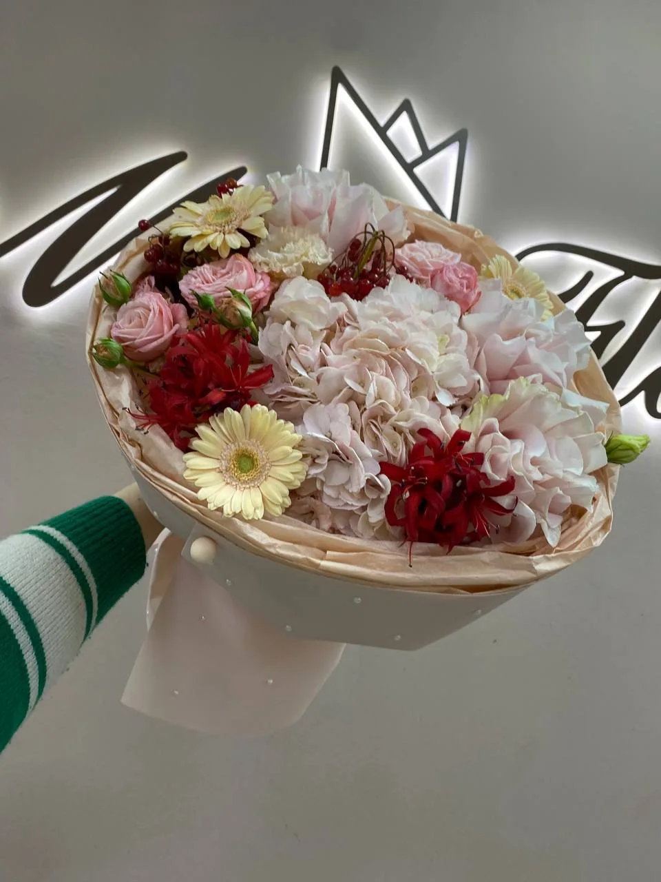 Бесплатная доставка цветов https://maxflorabuket.ru/collection/bukety