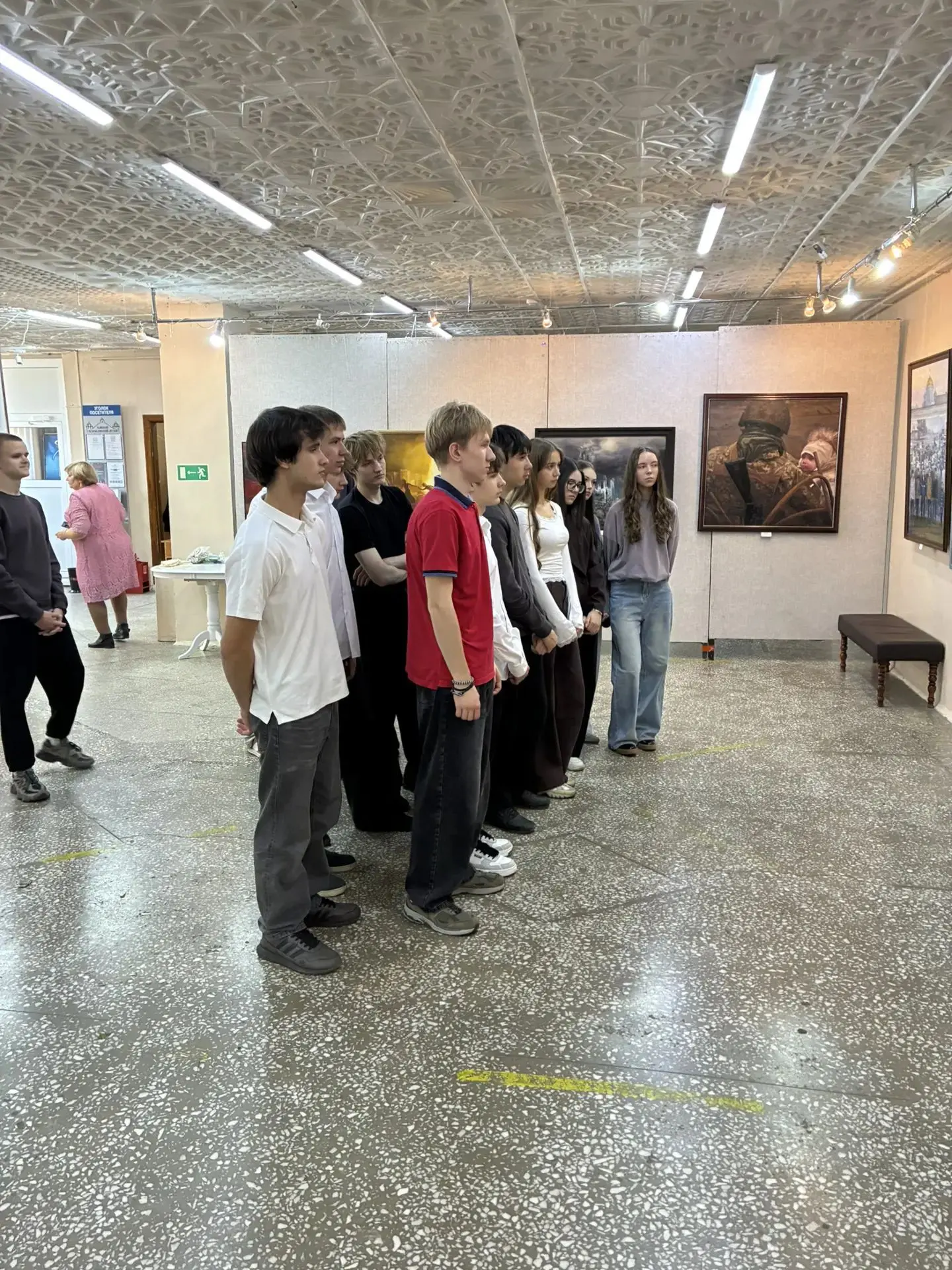 Гимназисты 11А класса с классным руководителем Работновой С.В. на экскурсии "Территория...