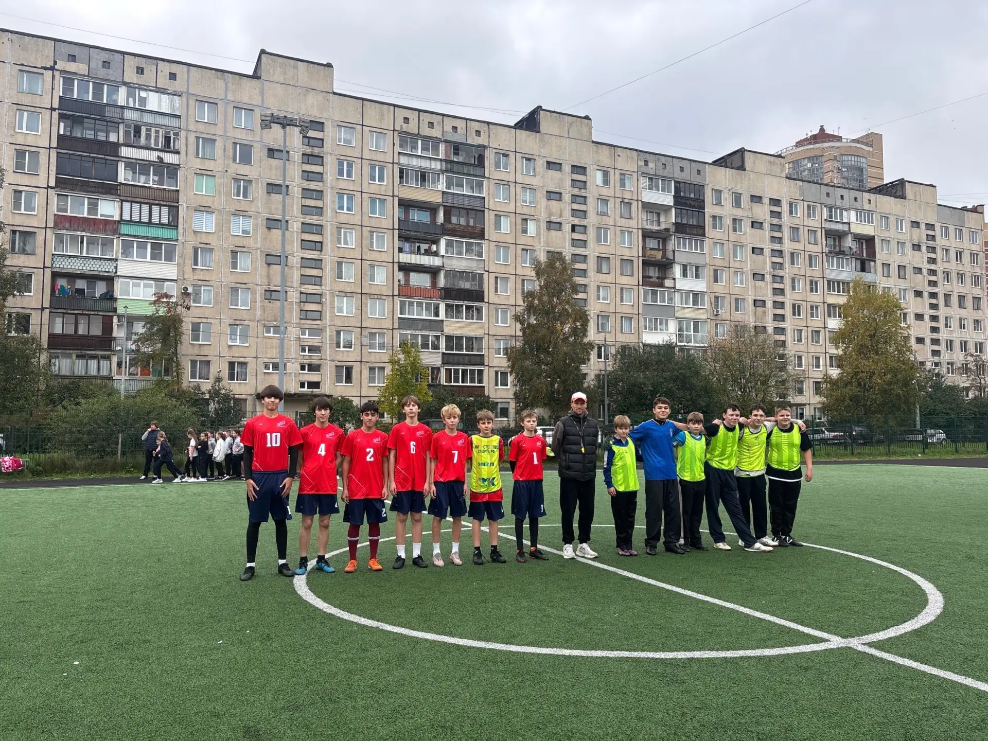 ⚽️Районный турнир по футболу — наша школа в игре!