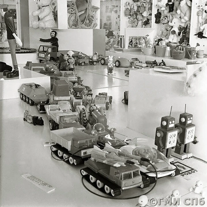 📸 Советские игрушки на выставке товаров народного потребления, 1974 год.