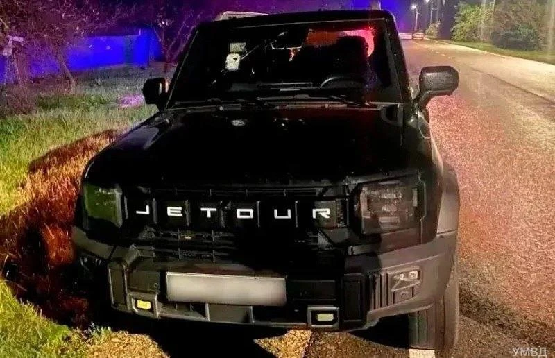 В Адыгее женщина разбила ножом лобовое стекло проезжавшего автомобиля