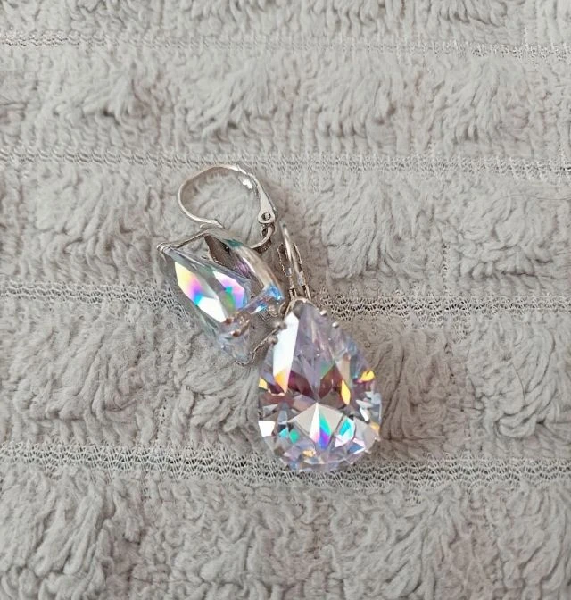 Отдам новые серьги / бижутерия, с кристаллами swarovski