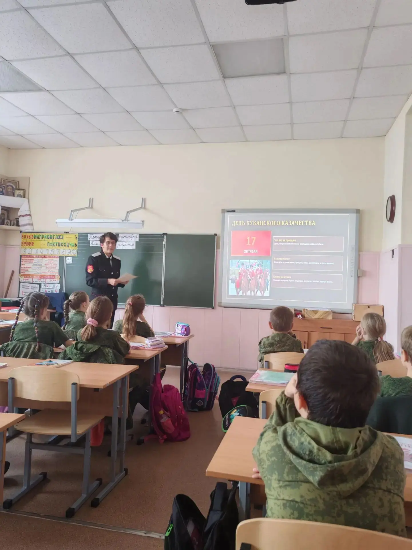 В рамках празднования Дня кубанского казачества казак-наставник Иван Дубовик провёл про...