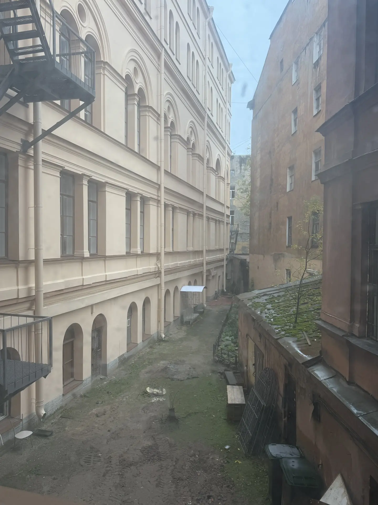 Меня всегда очень интересовало, что же находится внутри зданий на Думской улице. Сейчас...