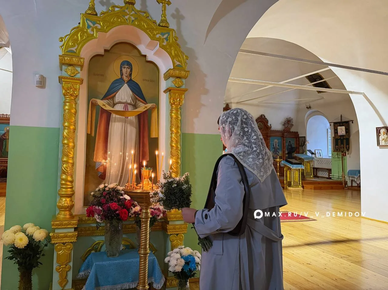 С Покровом Пресвятой Богородицы, друзья!