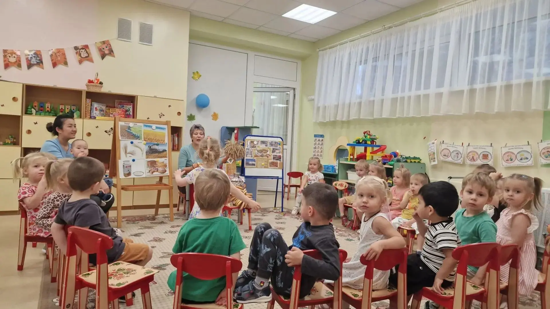 🍞 «ДЕНЬ ХЛЕБА» в наших младших группах: маленькие «Пекарята» в деле!