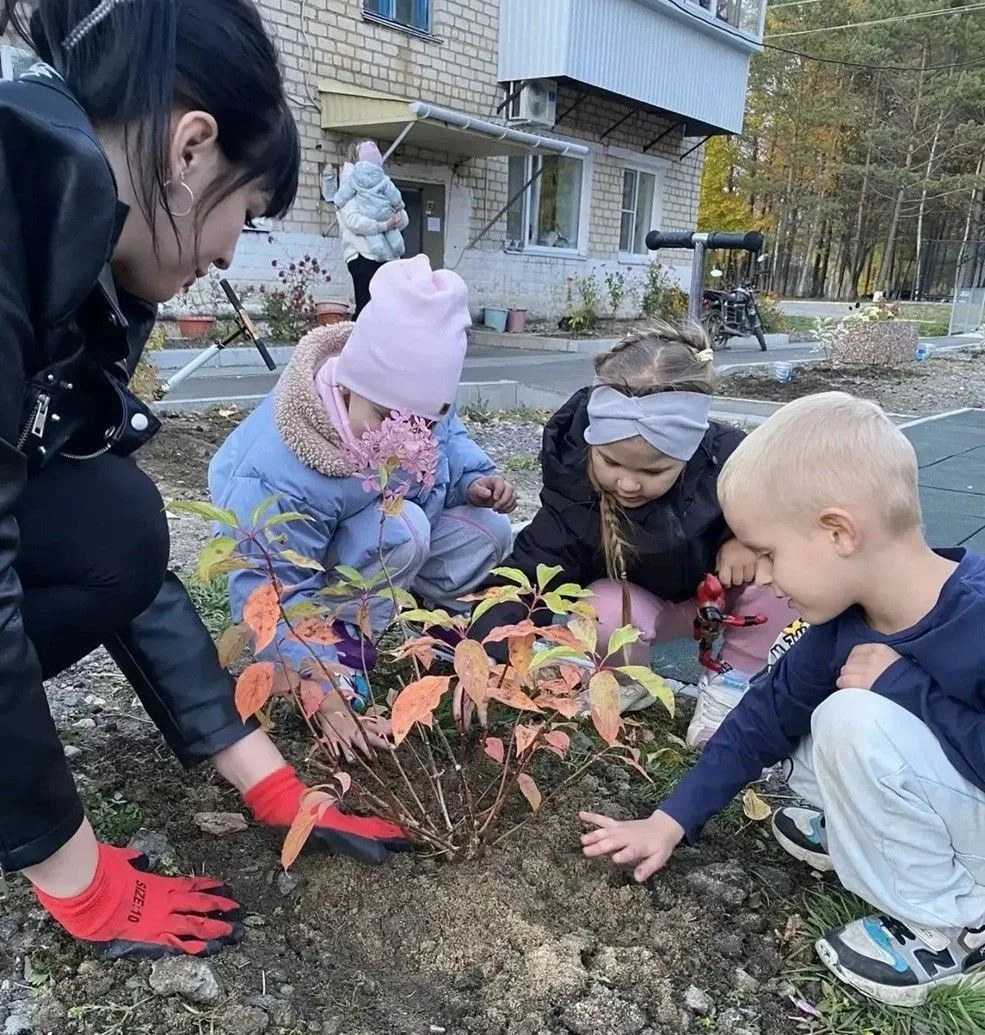 ❤️ «Аллею Дружбы» заложили активисты ТОС в ЕАО вместе с детьми