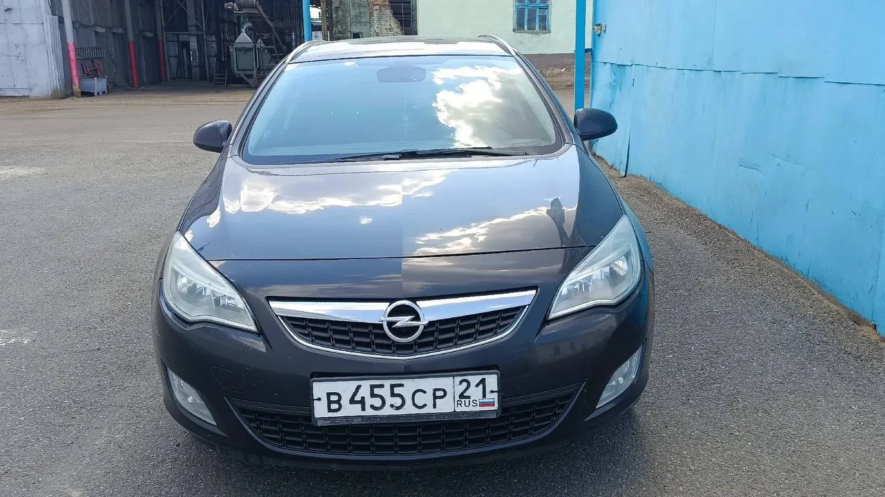 Продам Opel Astra Sport Tourer 2012 года. Машина в хорошем состоянии, сел и поехал. Зим...