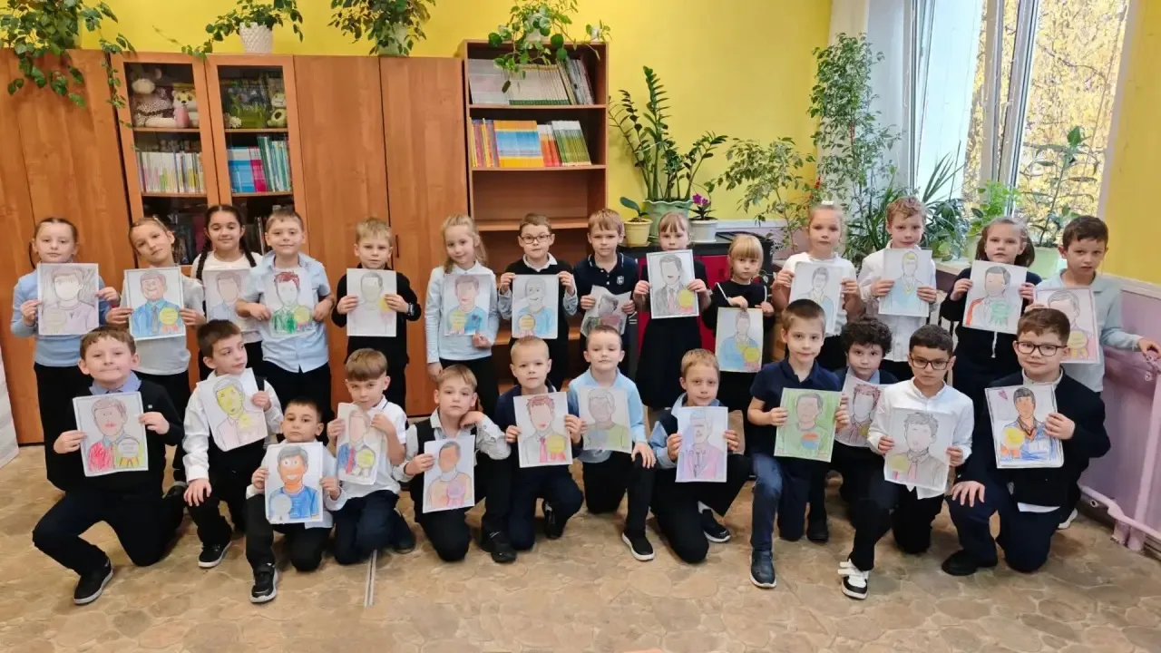 Учащиеся 1«А» класса с огромным вдохновением приняли участие в акциях «Аллея пап» и «Ме...