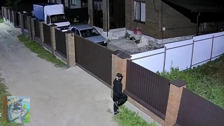 В Брянском районе разыскивают серийного автовора, который обкрадывает незапертые машины...