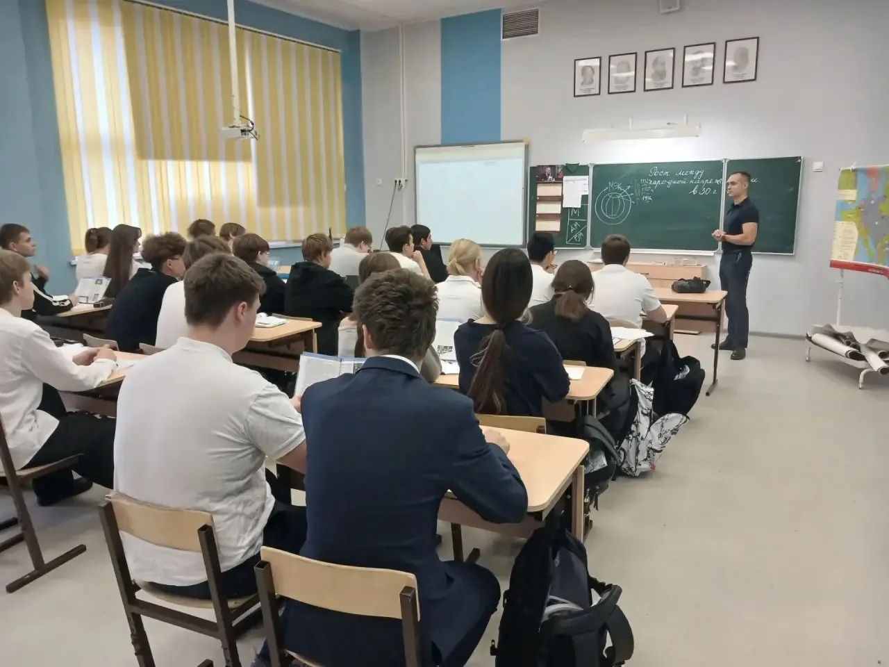 🎯 В гимназии прошла профориентационная встреча с представителями Федеральной службы ох...
