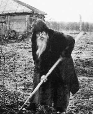 Ты спрашиваешь, как тебе молиться? Господь Иисус Христос говорит всем нам: молись, как ...