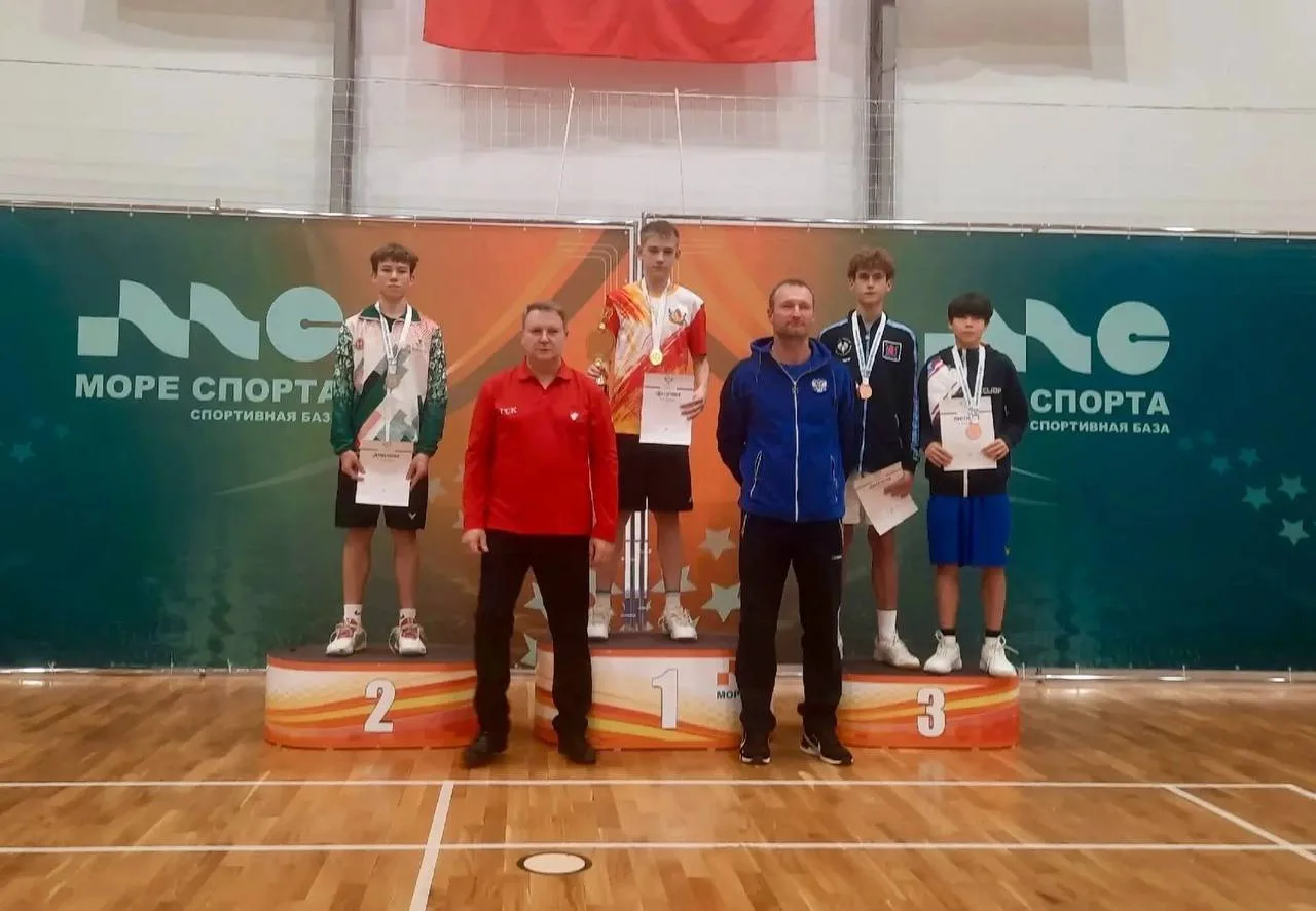 🏸 Юный воронежский бадминтонист завоевал два золота и серебро на Первенстве России.