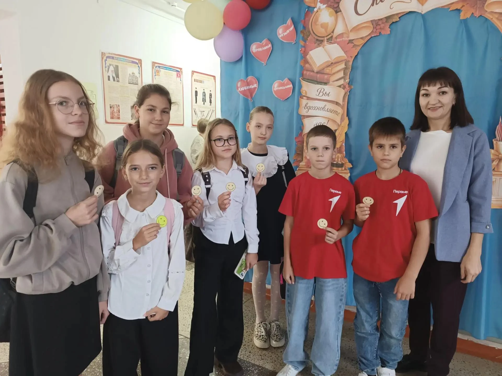 🔆 Активисты "Движения  первых" 5 Г класса провели сегодня акцию "Подари улыбку другу".