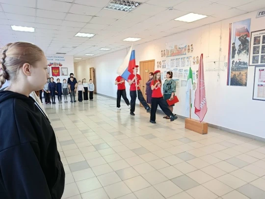 Новая учебная неделя в нашей школе по традиции началась с торжественной линейки. Школьн...