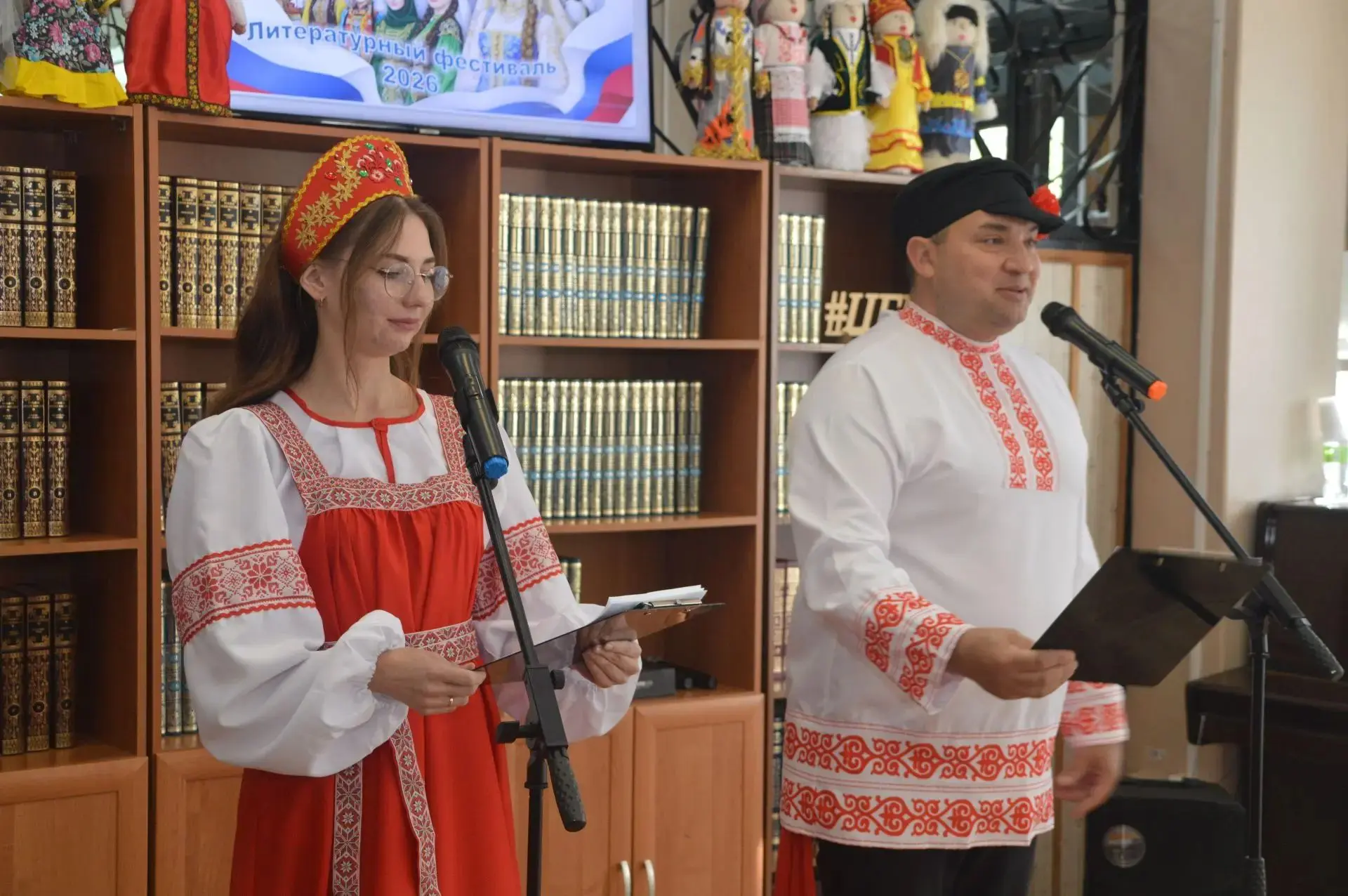 Сегодня в центральной городской библиотеке было по-особенному тепло и душевно: мы дали ...