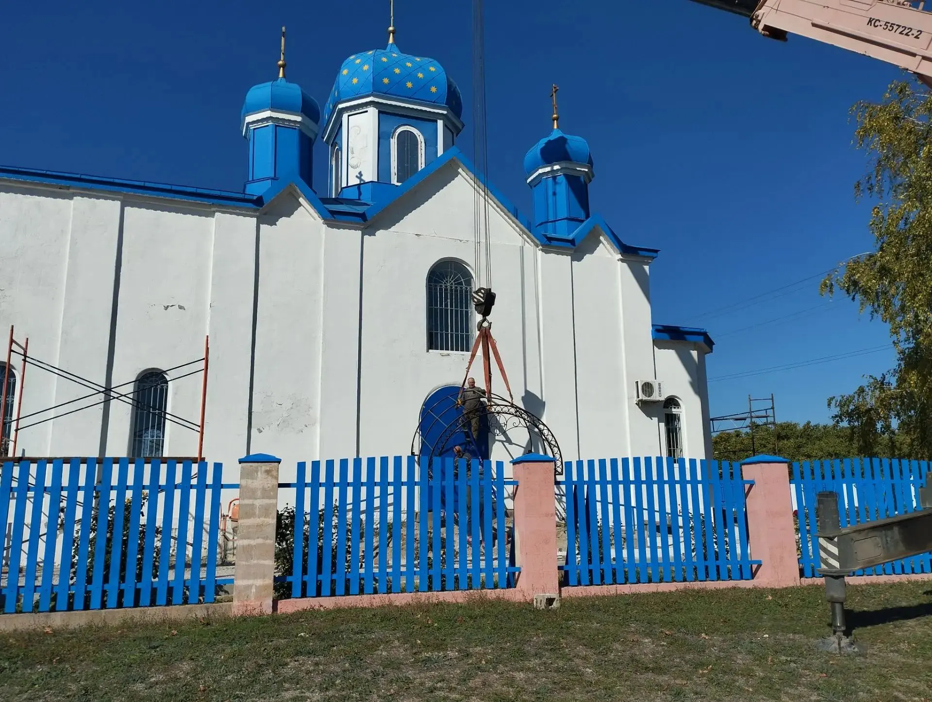 В Свято-Преображенском Храме с.Коньково идёт реконструкция здания и двора