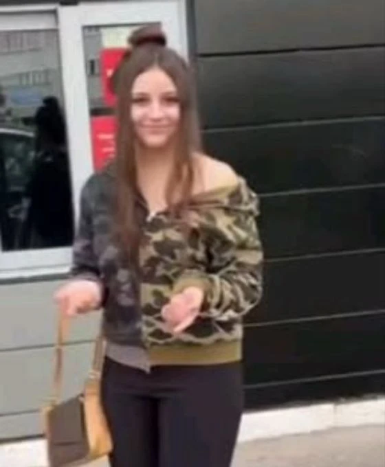 👧 Саша, 18