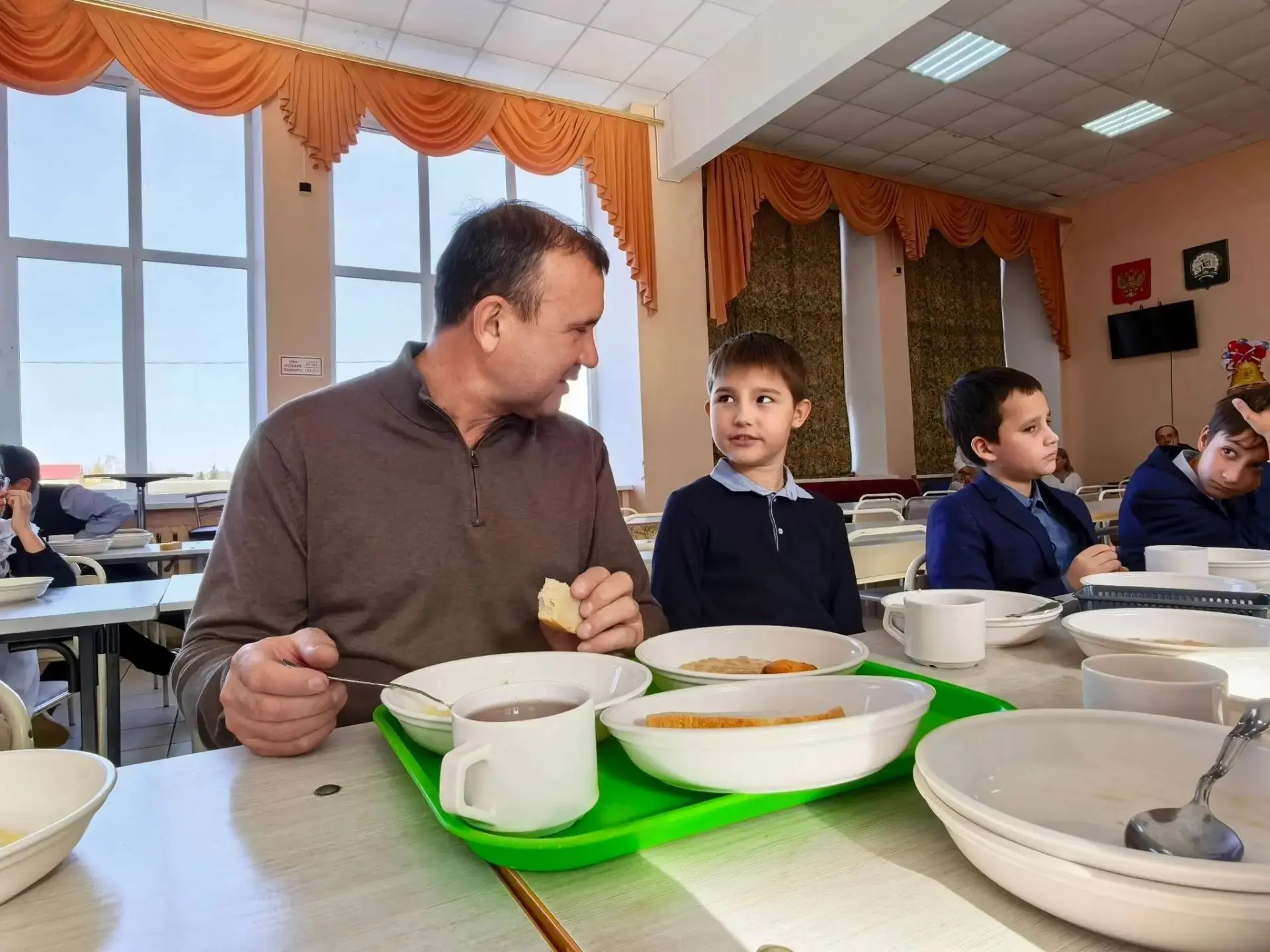 Сегодня заехал в гимназию. Хотел своими глазами увидеть, как организовано питание. Никт...