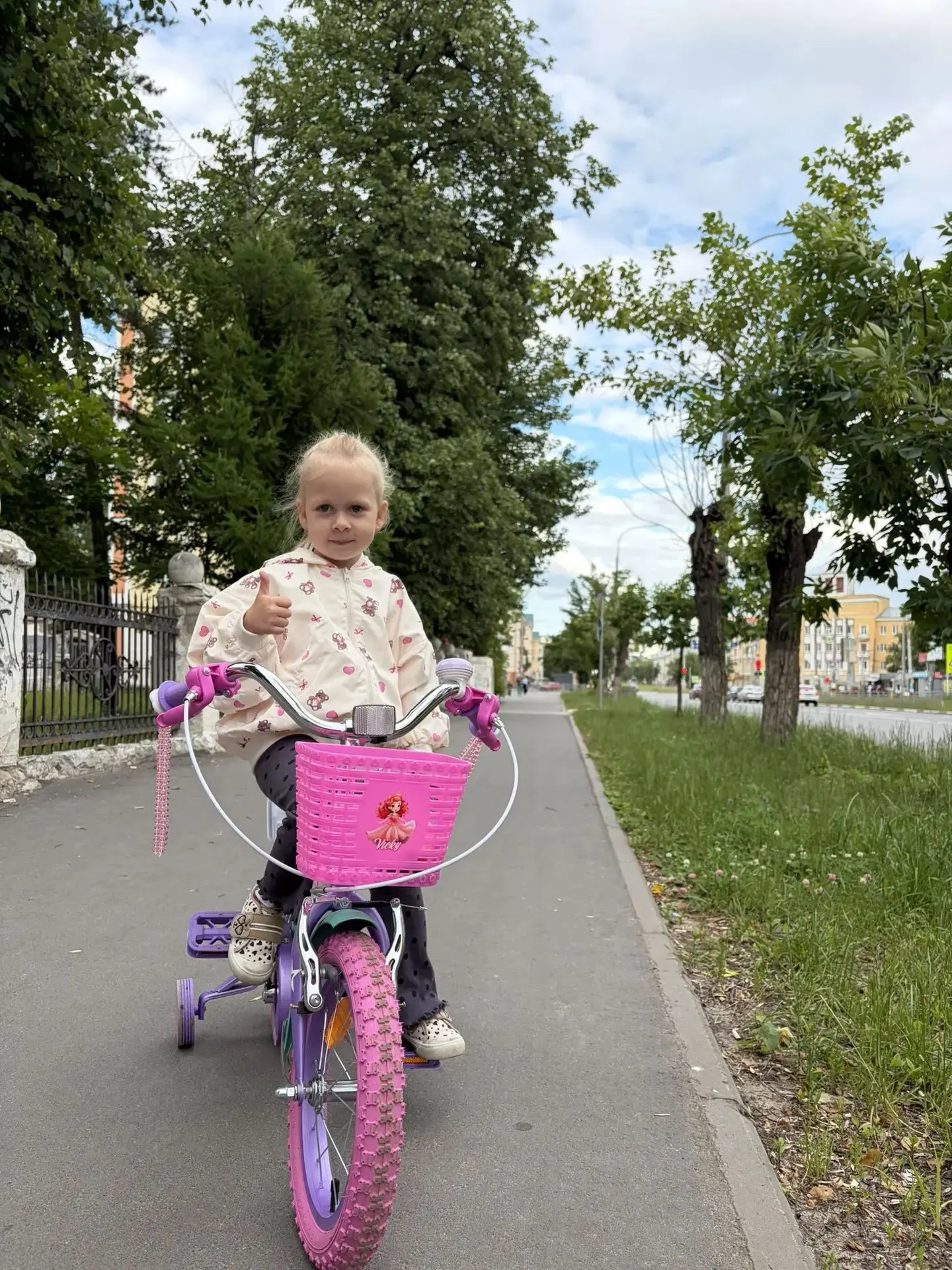 Участники городской акции "Мама, папа, я - спортивная семья"- семья Алисы Т., воспитанн...