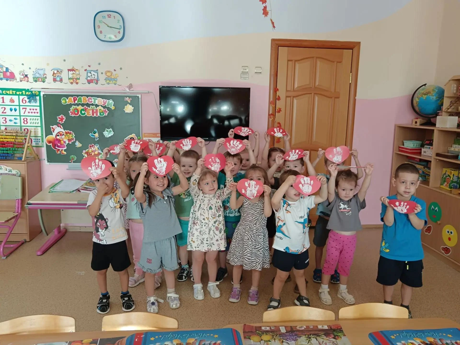В преддверии Дня отцов в группах "Любознайка" и "Зайчата" состоялись образовательные со...