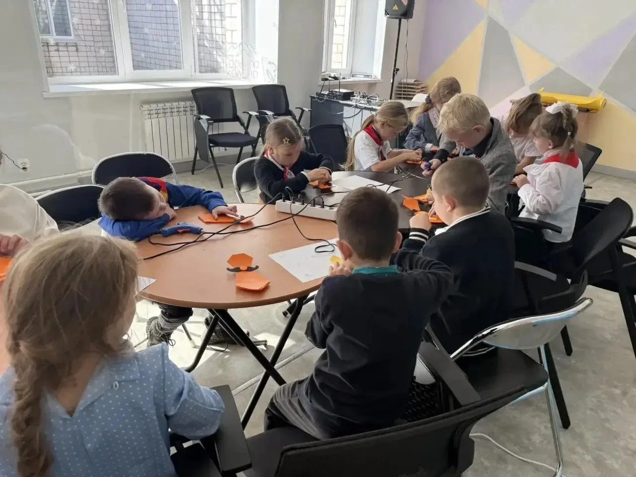 Тепло детских рук: где дети мастерят подарки ко Дню отца 🎁