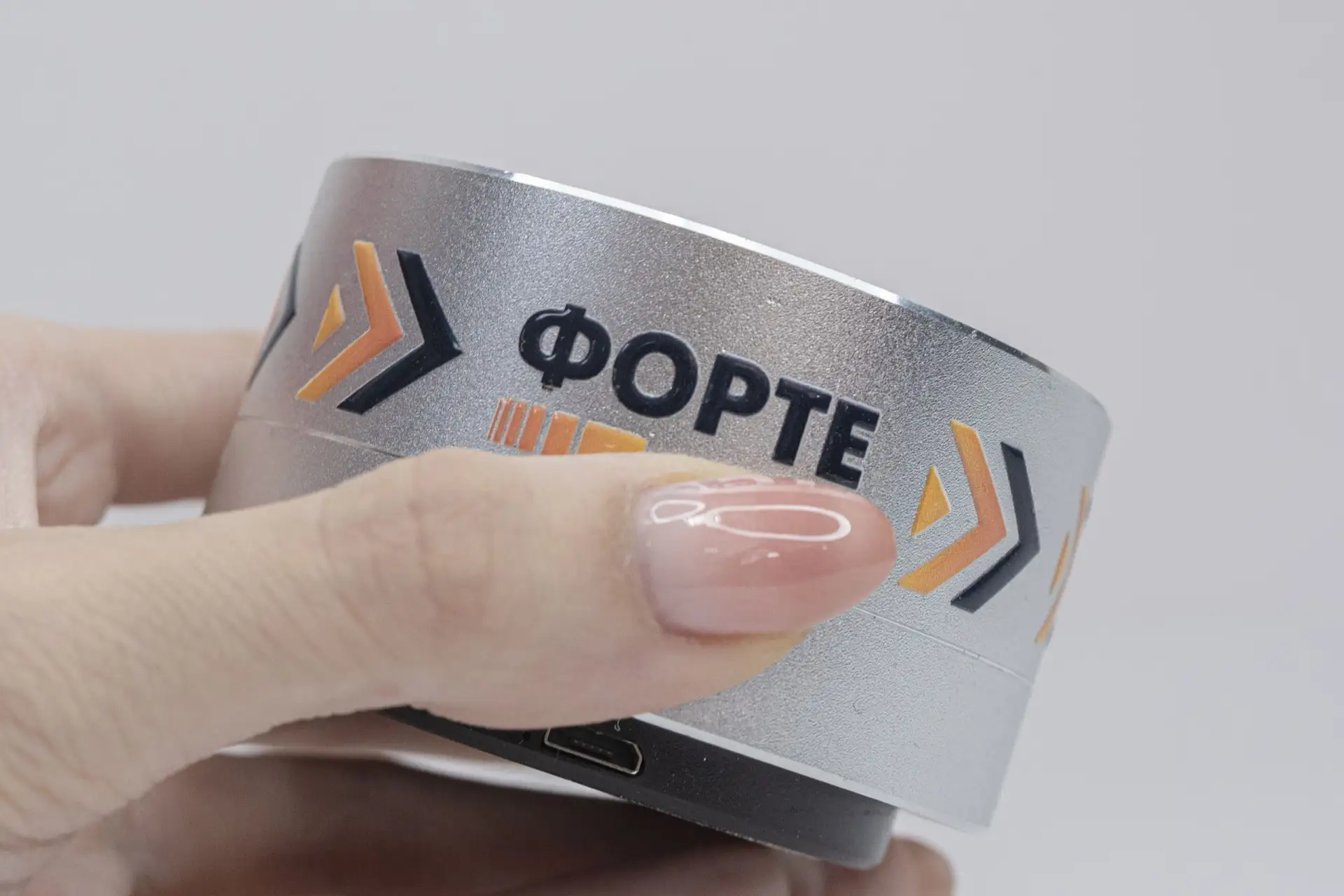 В чём УФ.ДТФ выигрывает обычному стикеру?