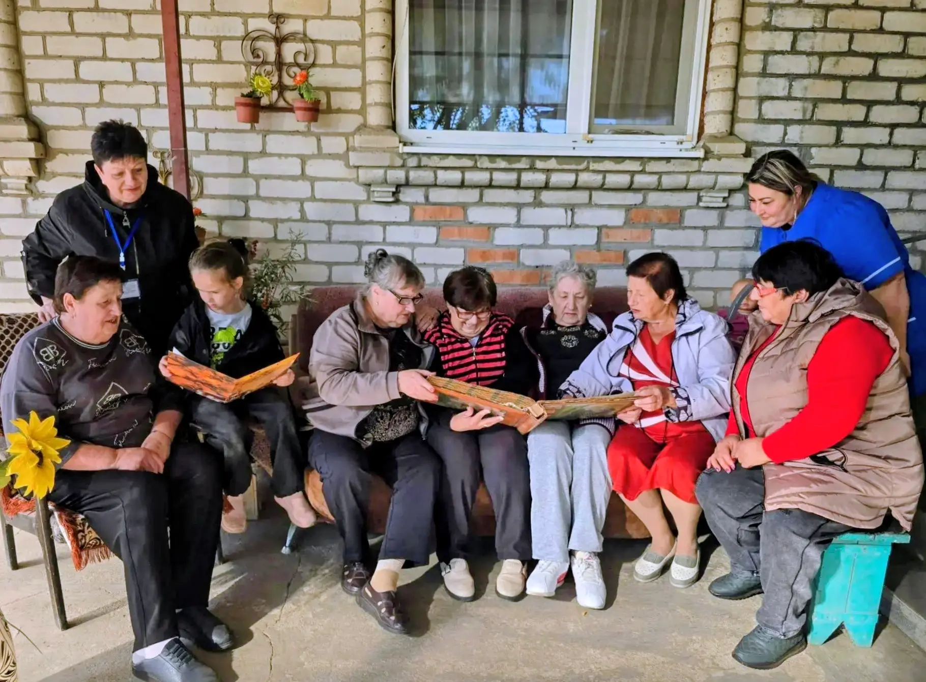 Сотрудники отделения  социального обслуживания на дому №3 Шкуринского сельского поселен...