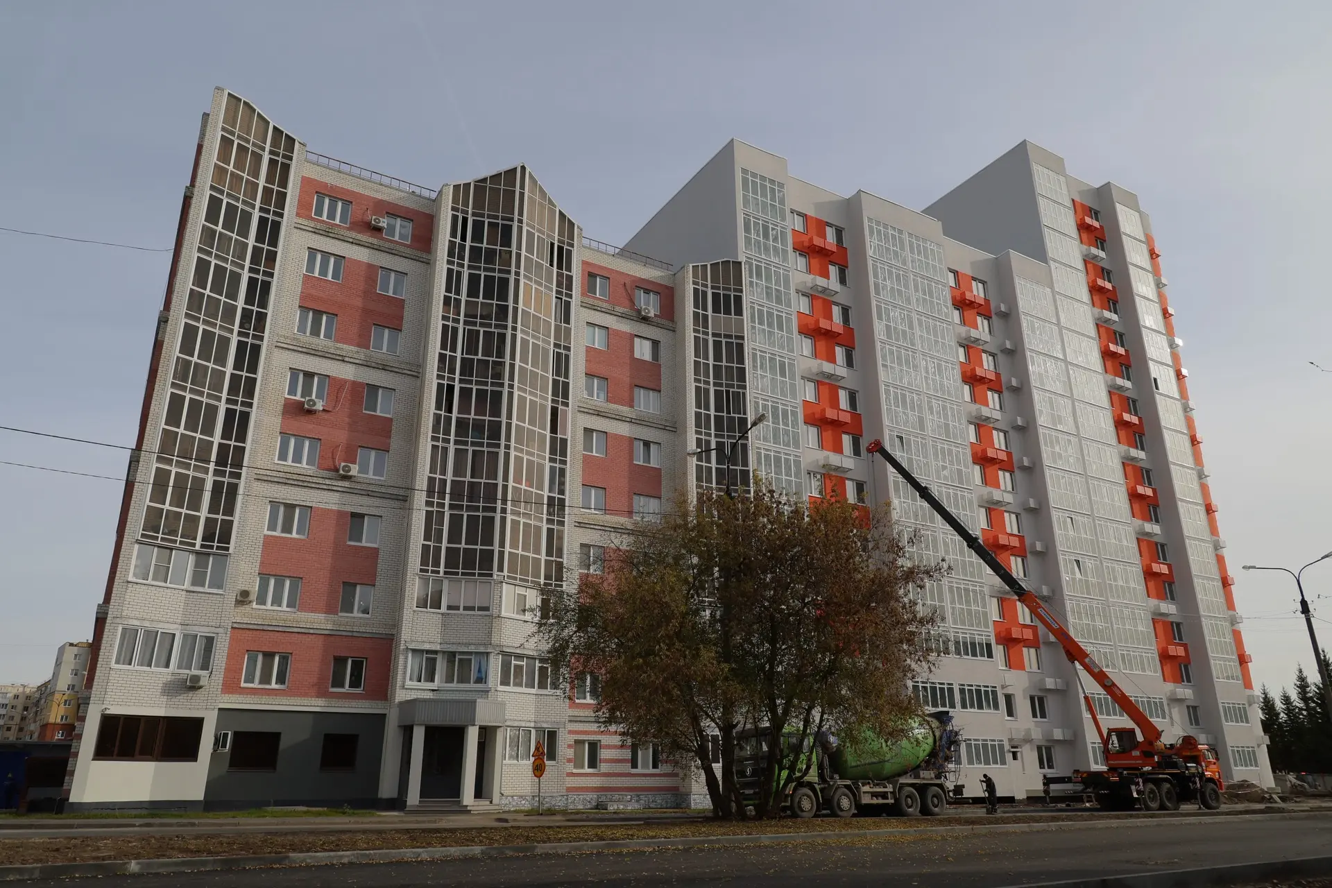 Рабочий выезд на площадки строящихся МКД в микрорайоне 3Б и на улице Радищева.