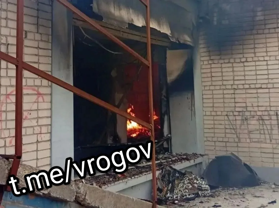 💥🔥 Нацисты выжигают магазины и гражданские объекты в Энергодаре