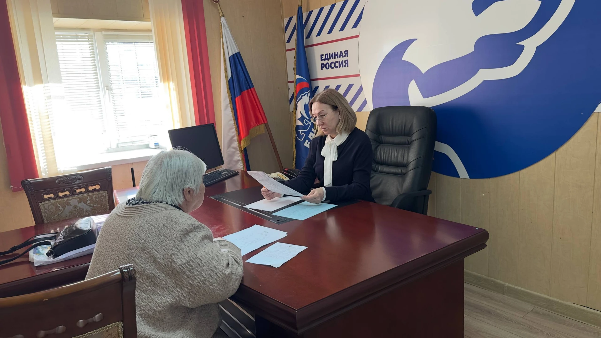 Депутат Парламента КБР Фатимат Амшокова провела прием граждан в Штабе общественной подд...