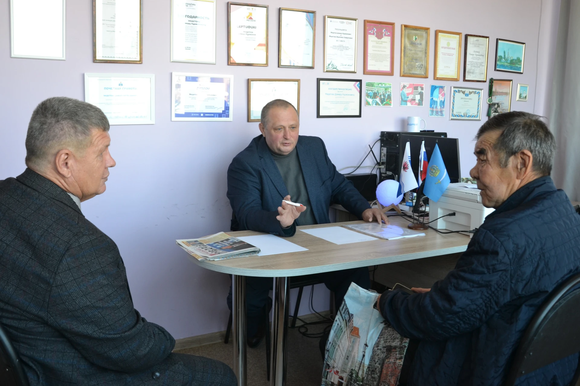 Депутат Сергей Севастьянов провёл приём граждан в Володарском районе Астраханской области