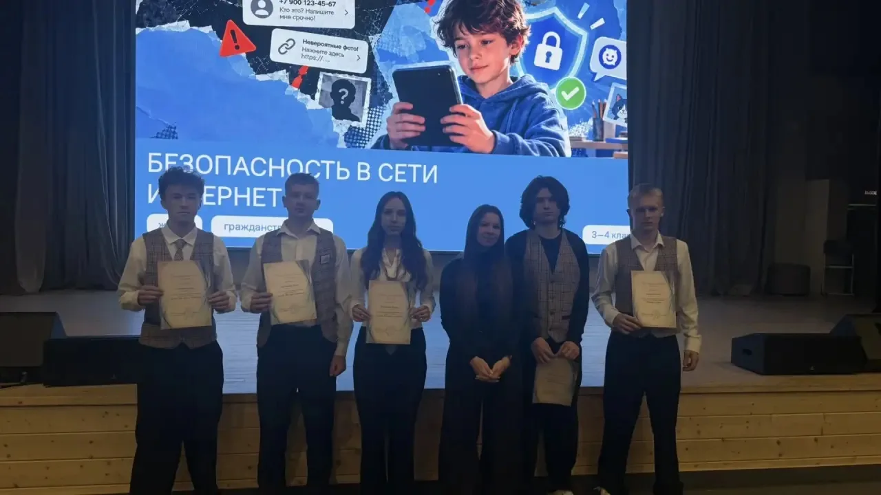 Сегодня для учащихся 4-х классов прошла торжественная линейка, которую провела советник...