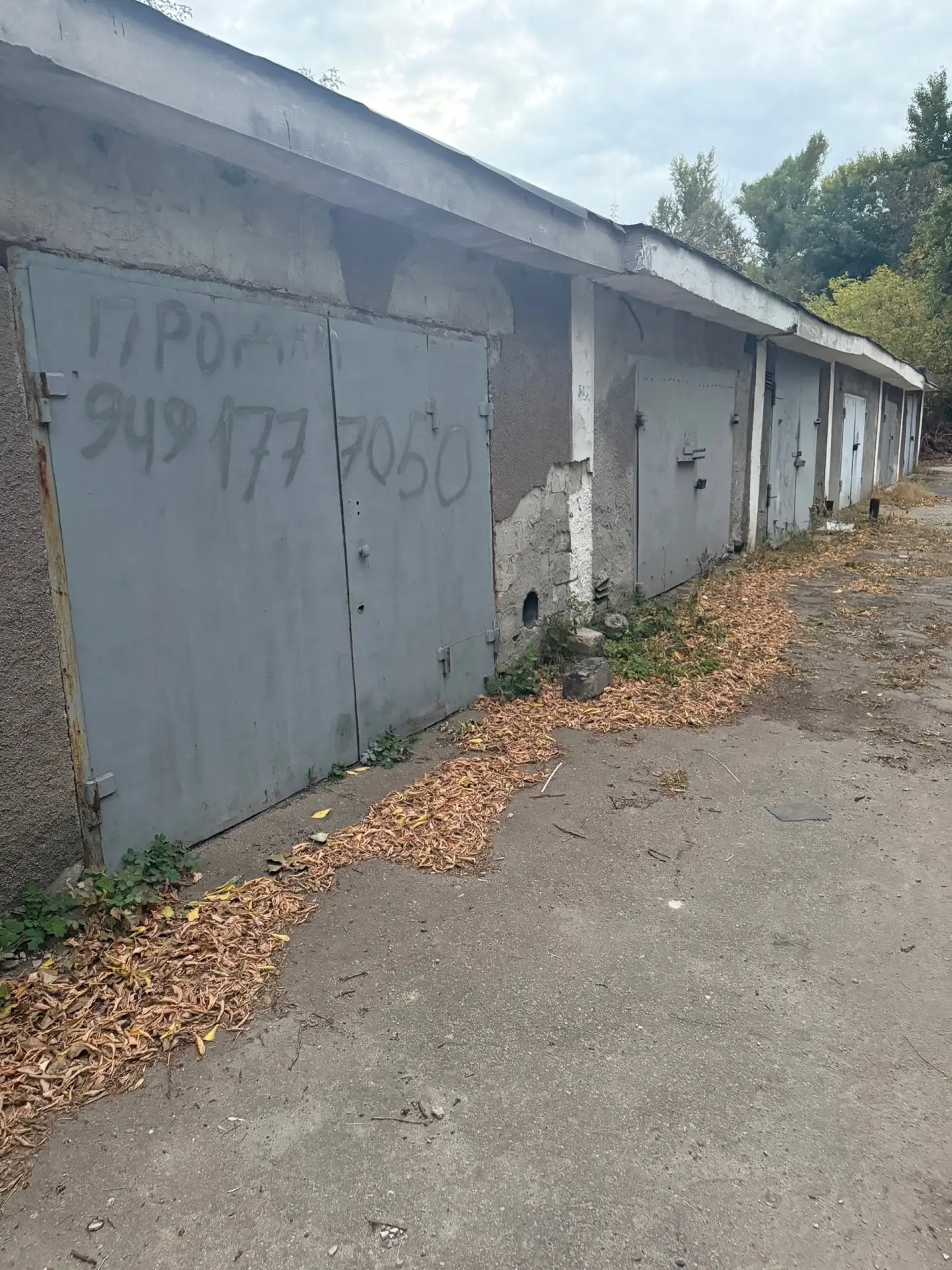 Продам гараж, Макеевка Западная, размер 7 на 5 метров, смотровая яма , подвал и кладово...