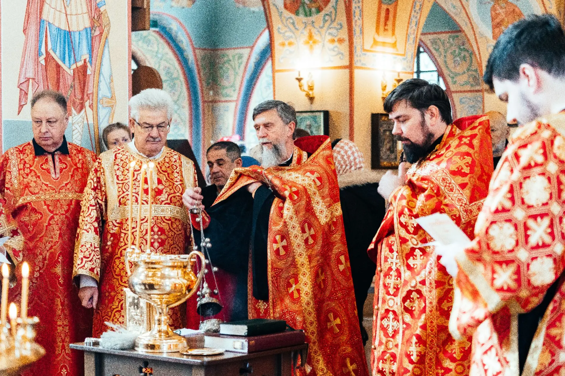 Воскресное богослужение в храме Неувядаемый Цвет в Рублево.