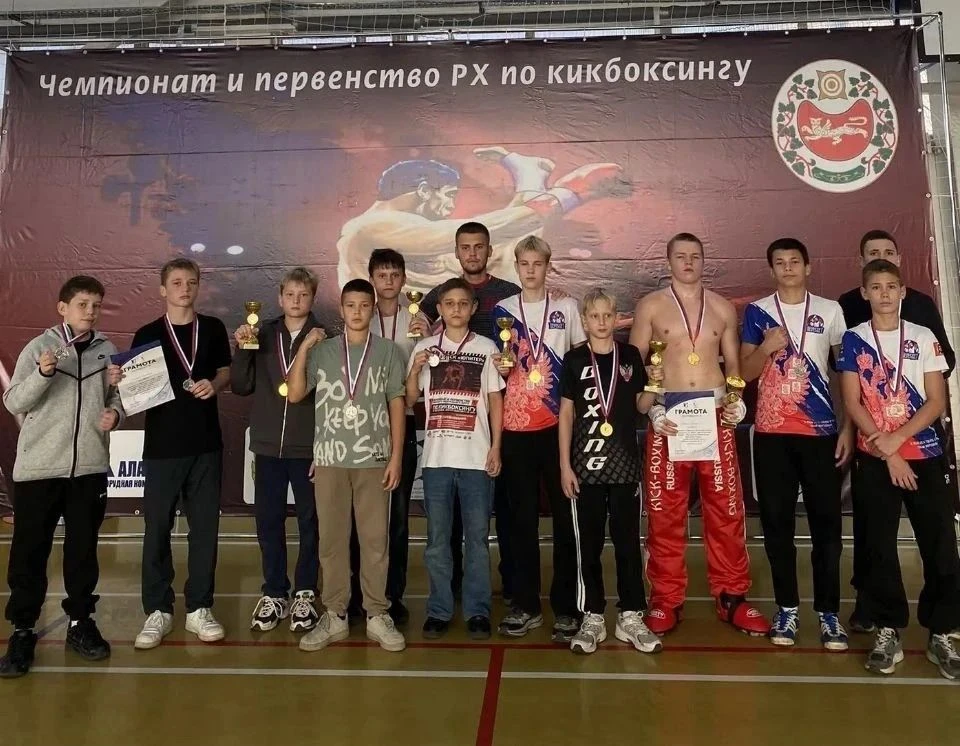 🥇🥈🥈 Наши кикбоксёры — призёры межрегионального турнира.