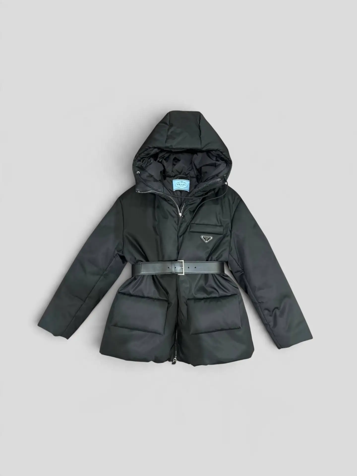 Пуховик Prada Re-Nylon в отличном состоянии, маркировка 38 IT.